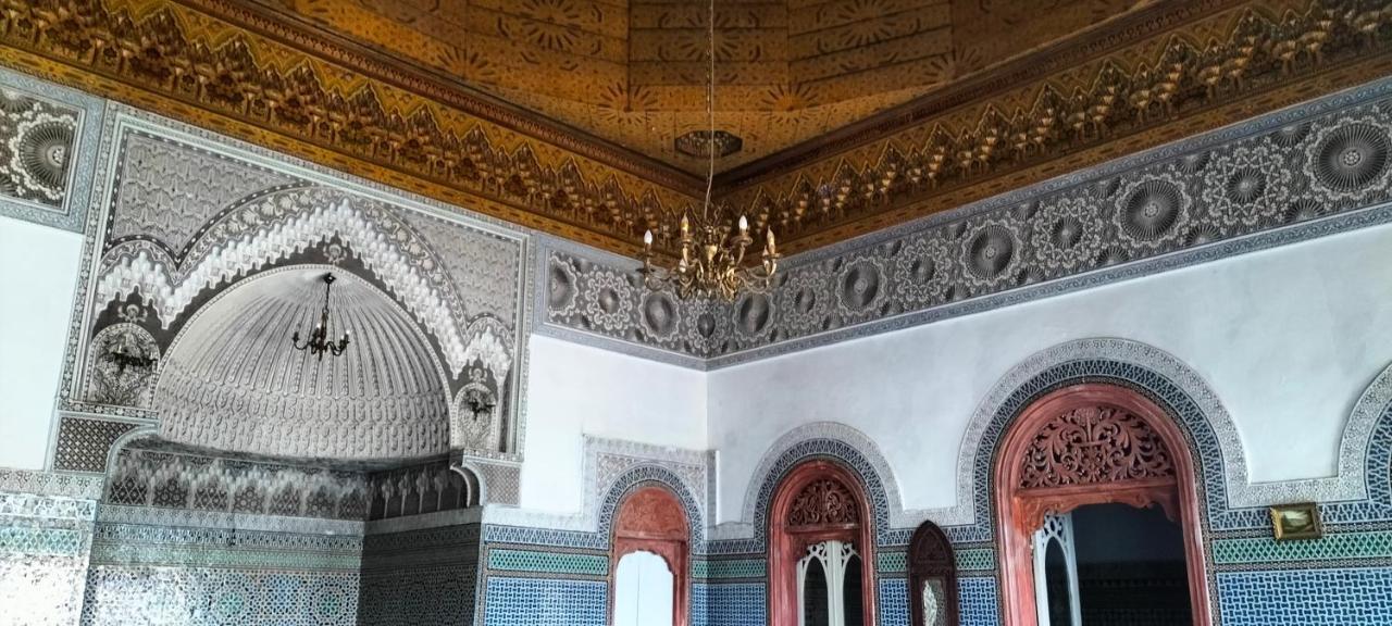 In A Xviiie Palace * فاس