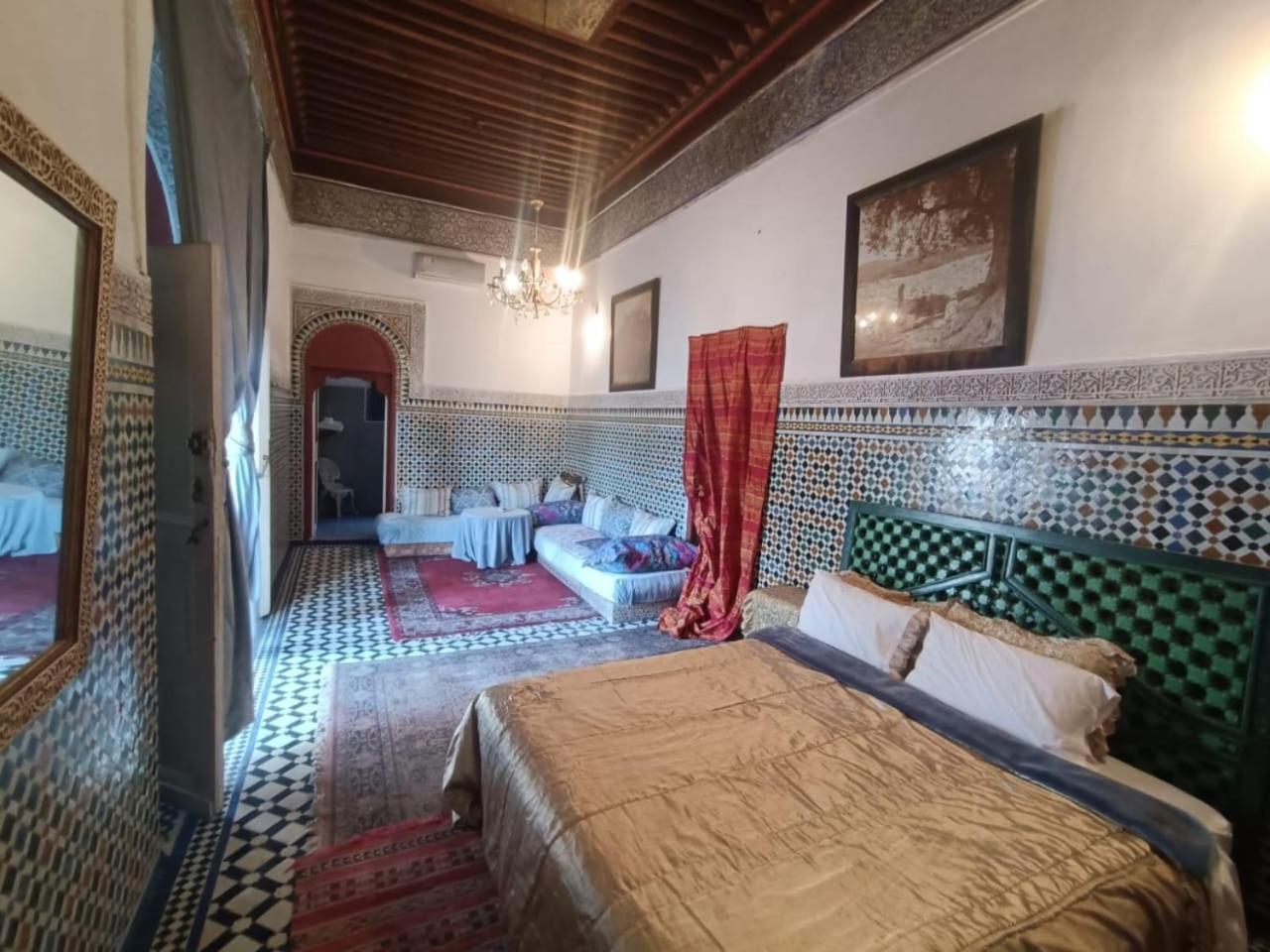 In A Xviiie Palace فاس