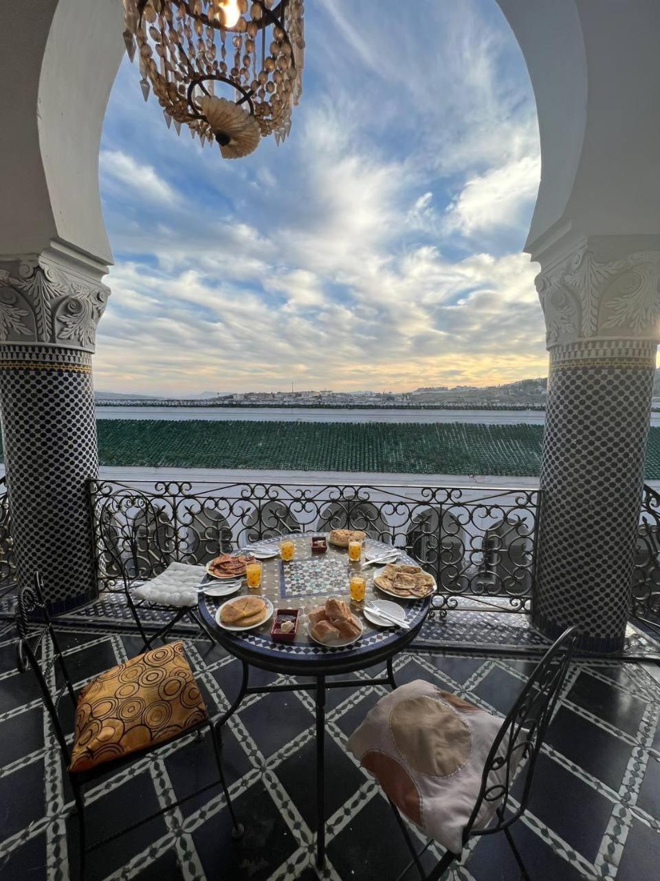 In A Xviiie Palace * فاس