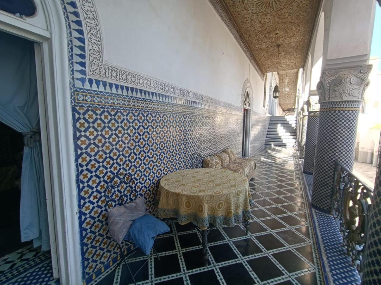 In A Xviiie Palace * فاس